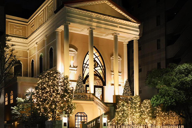 3年ぶりに開催 シャンパンゴールドに輝く教会で音と光の聖夜を 赤坂ル